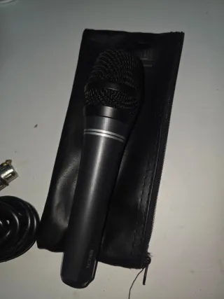 Micrófono Eikon DM220 Dinámico Vocal