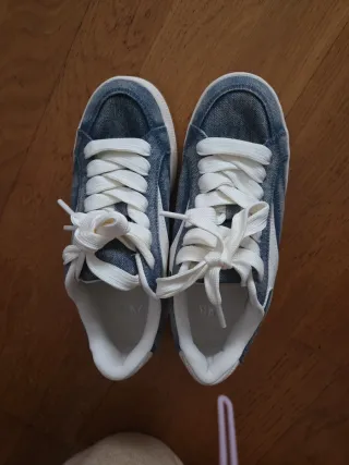 Zapatillas ZARA tejana azul y blanca