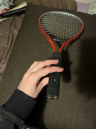 Raqueta de tenis roja y negra para niños