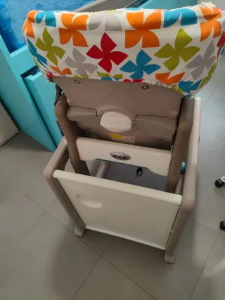 Trona de bebé con cojín estampado