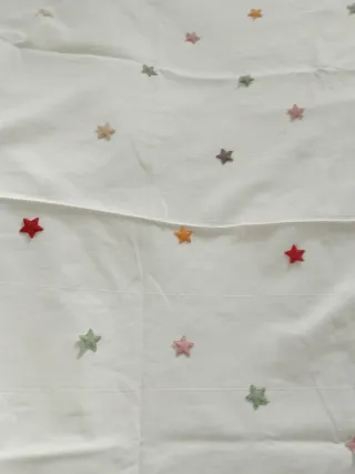 Cortinas blancas con estrellas para habitación inf