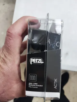 Linterna Petzl ACTIK 300 lúmenes