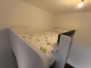 Litera infantil blanca y azul