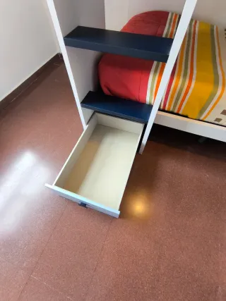 Litera infantil blanca y azul