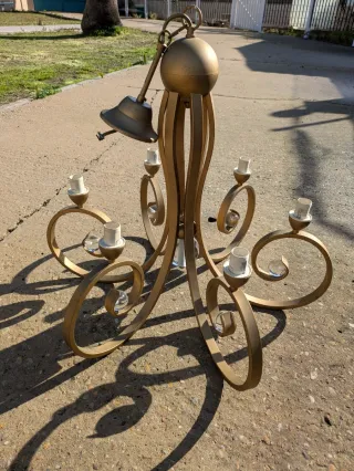 Lámparas doradas con detalles de cristal