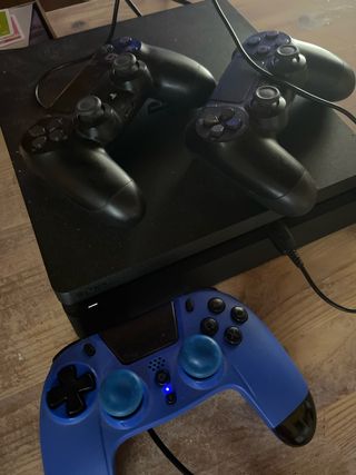 PS4 + 3 Mandos + 12 Juegos