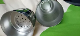 Shaker Alessi in metallo inox con misurino.