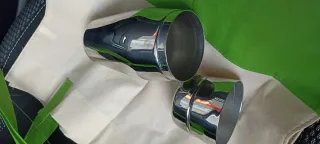 Shaker Alessi in metallo inox con misurino.