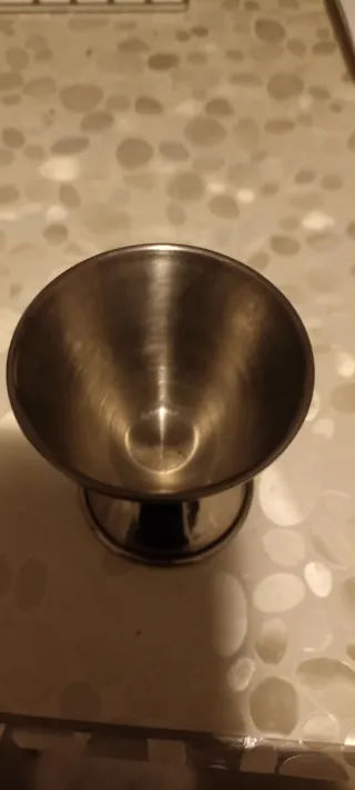 Shaker Alessi in metallo inox con misurino.