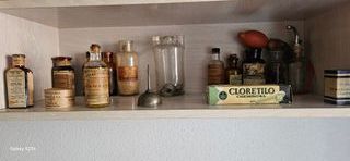 Set di bottiglie antiche da farmacia in vetro