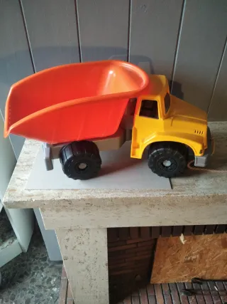 Camión volquete infantil . 1"2 años 74cm