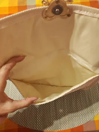 Porta documenti beige con cuore dorato