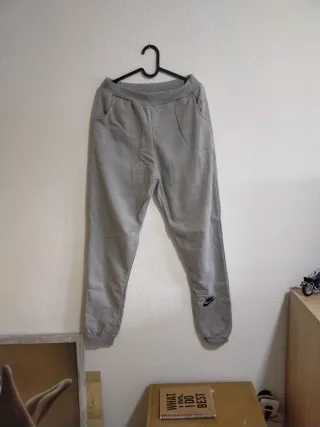 Chándal Nike Gris. Marca Local.