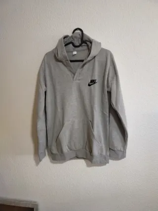 Chándal Nike Gris. Marca Local.