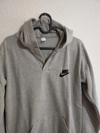 Chándal Nike Gris. Marca Local.