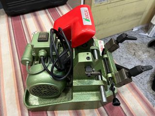 Máquina Duplicadora Llaves CADELL