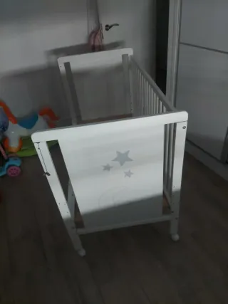 Cuna blanca para bebé