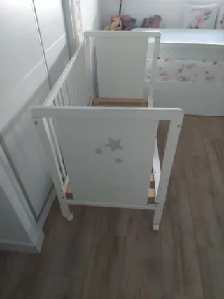 Cuna blanca para bebé