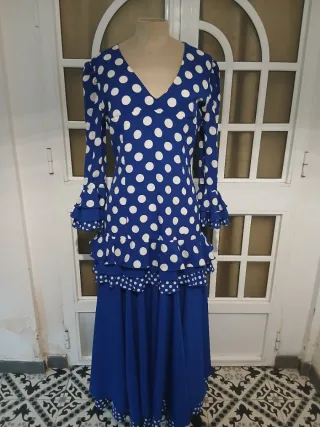 Vestido de flamenca lunares azul y blanco