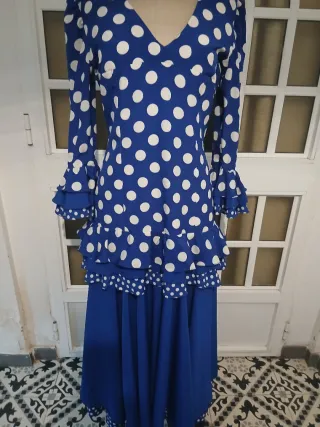 Vestido de flamenca lunares azul y blanco