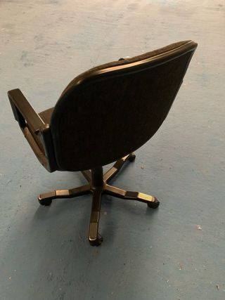 Silla de oficina con ruedas