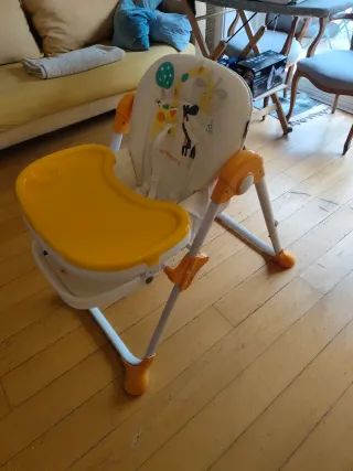 Trona de bebé con diseño de jirafas