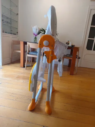 Trona de bebé con diseño de jirafas