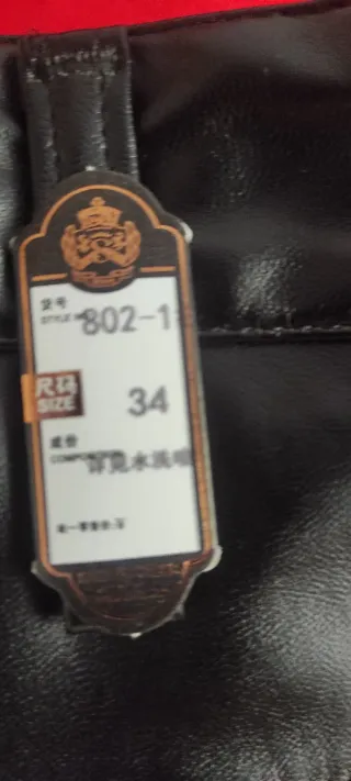 Pantalón cuero sintético negro