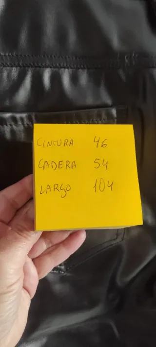 Pantalón cuero sintético negro