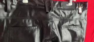 Pantalón cuero sintético negro