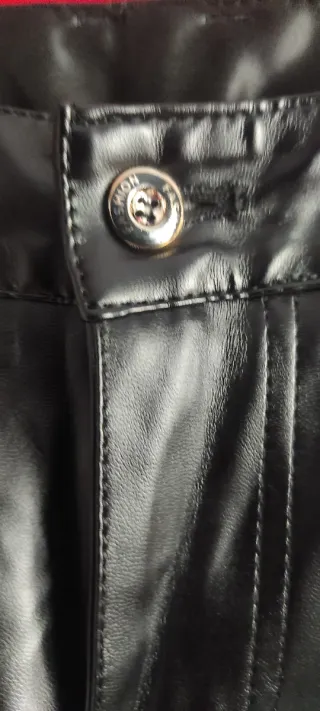 Pantalón cuero sintético negro