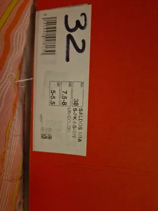 Botines negros con cordones y cremallera