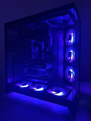 PC Gaming R7 9700X | 5060TI 16GB | EN GARANTIA