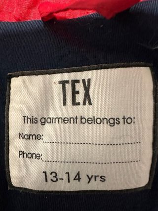 Chaleco acolchado rojo con capucha