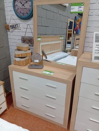 Cómoda con espejo de madera y cristal