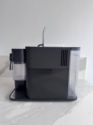 Cafetera Nespresso De'Longhi Lattissima One