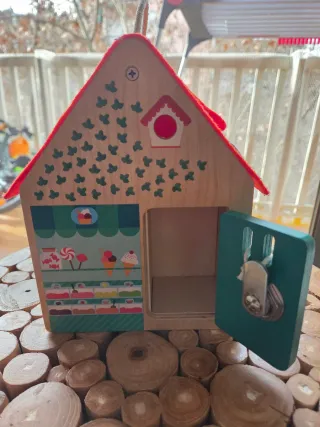 Casa de madera con cerraduras