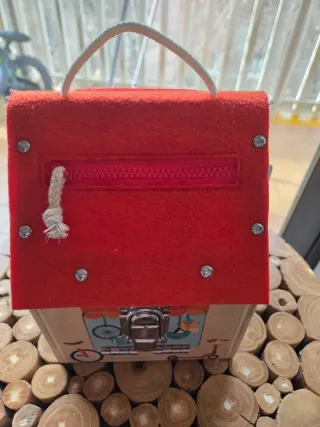 Casa de madera con cerraduras