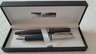 Estilográfica y bolígrafo USC y DEUSTO