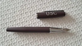 Estilográfica y bolígrafo USC y DEUSTO