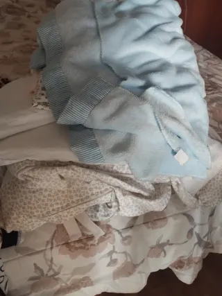 Cuna de bebé con osito