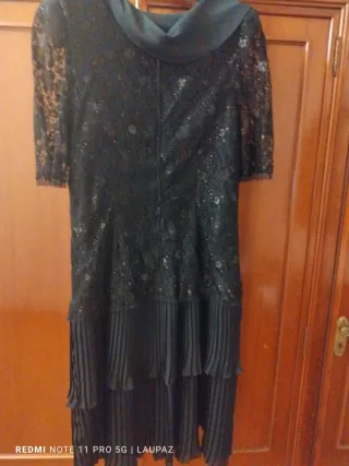 Vestido negro fiesta encaje y volantes