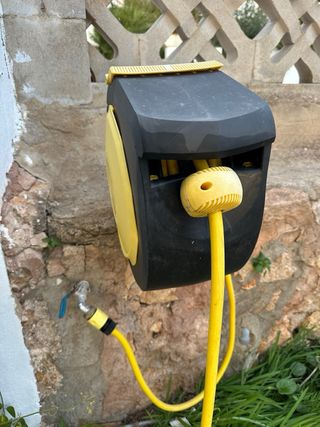 Manguera retráctil amarilla