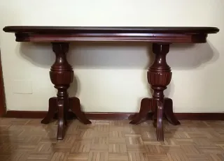 Mesa de comedor de madera