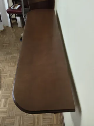 Mesa de comedor de madera