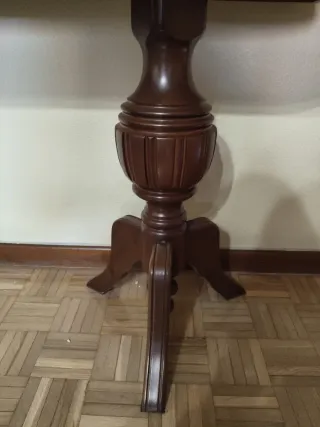 Mesa de comedor de madera