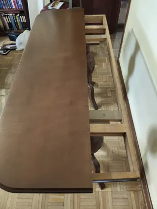 Mesa de comedor de madera
