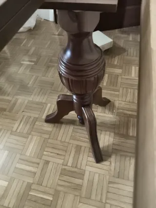 Mesa de comedor de madera