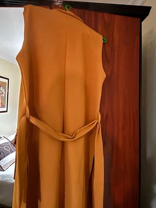 Chaleco largo naranja con bolsillos