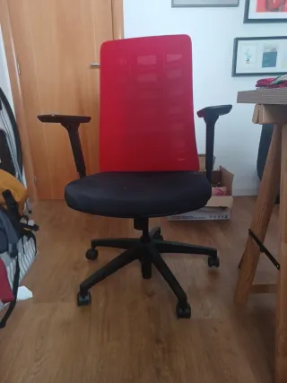 Silla ergonómica de escritorio.